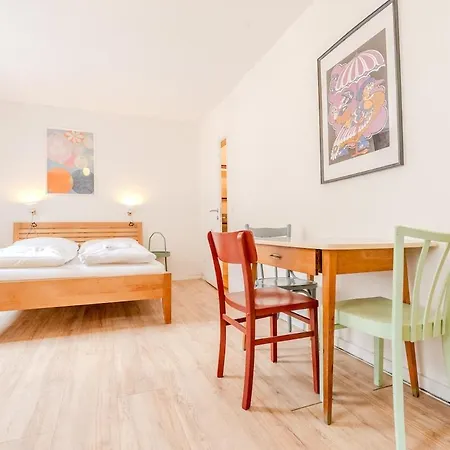 Noor Colorful Parking Option Apartman *